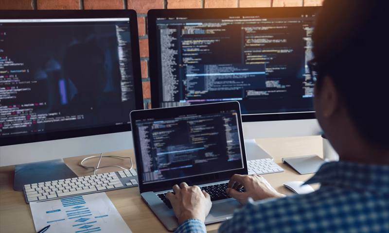 数据科学选型：R与Python如何赋能九原区网站建设？